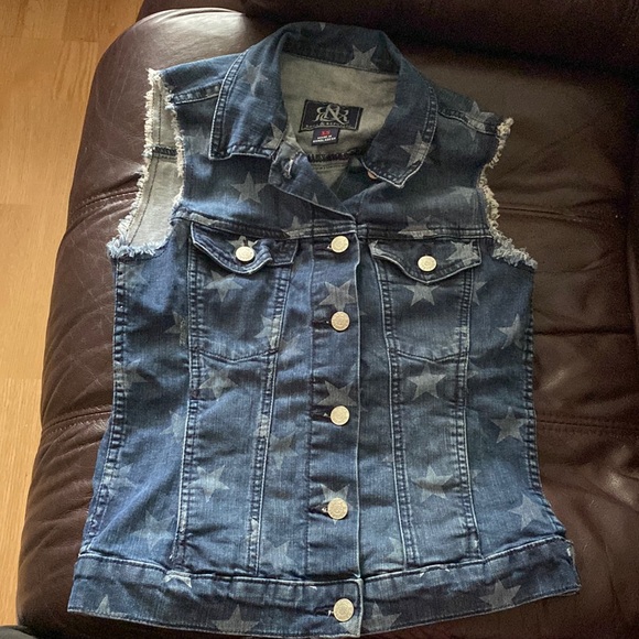 Rock and Republic Gun Show Distress Denim Vest - Picture 1 of 15